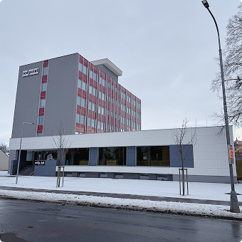 Budova RED POINT v Chrudimi, kde sídlí zákaznické centrum OMEGA plus